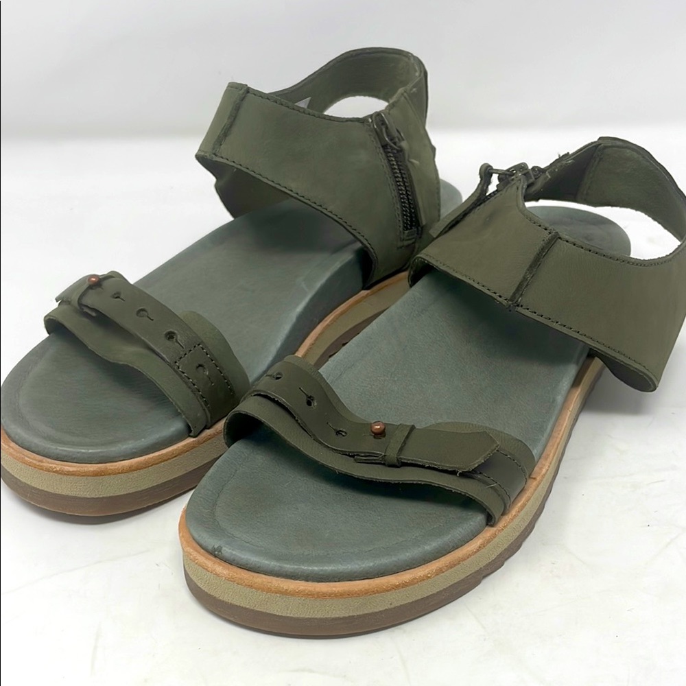 Merrell Green Adventure Sandals Size 8 Excellent Condition